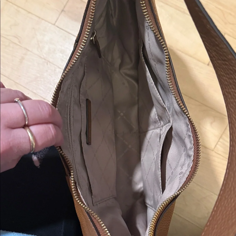 Stunning MK Pebbled Leather‎ Hobo – Rich Acorn|Like New Condition|Gold Plated